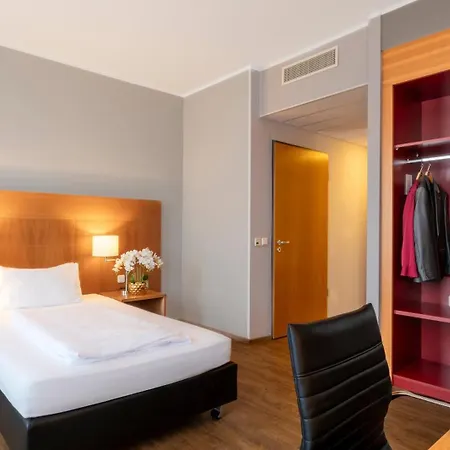 Plaza Premium 4* 쾰른