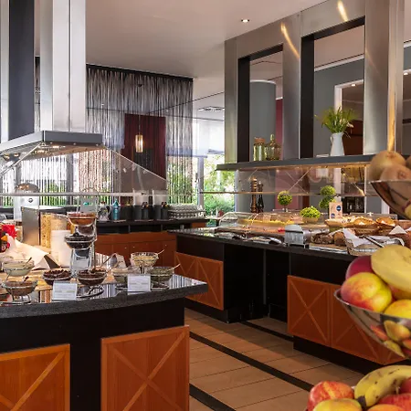 Hotel Plaza Premium 4*