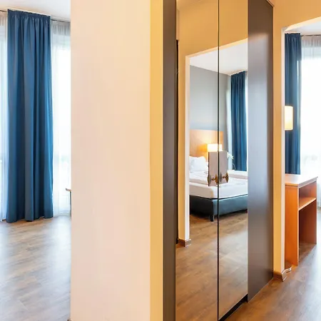 מלון Plaza Premium 4*