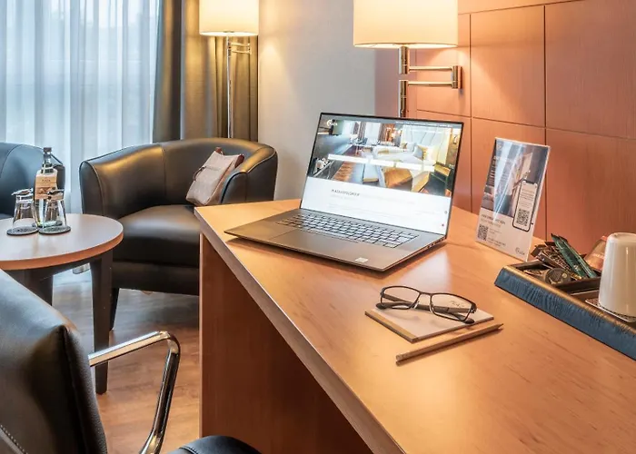 Plaza Premium Hotel 4*