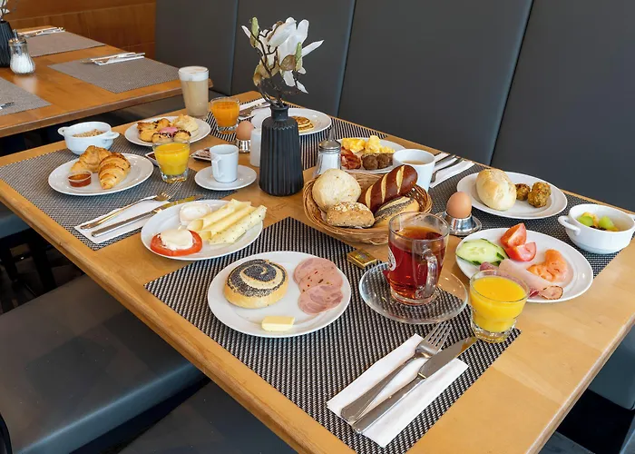 Plaza Premium Hotel 4*