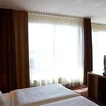 Отель Plaza Premium 4*