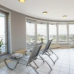 Plaza Premium 4*