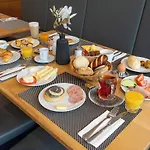 Plaza Premium Отель 4*
