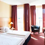 Отель Plaza Premium Кёльн