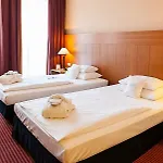 Отель Plaza Premium Кёльн