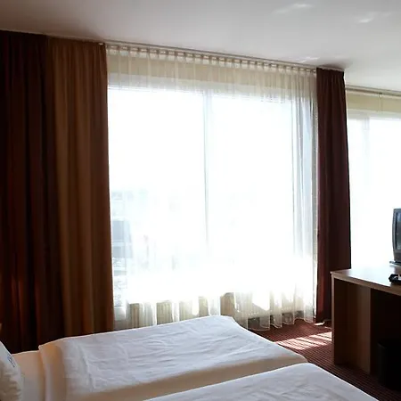 ホテル Plaza Premium 4*