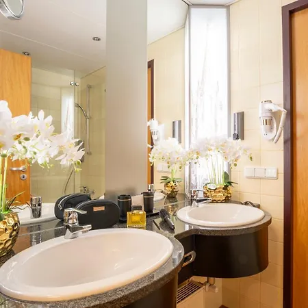 Plaza Premium 4* Colonia