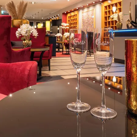 Plaza Premium Hotell
