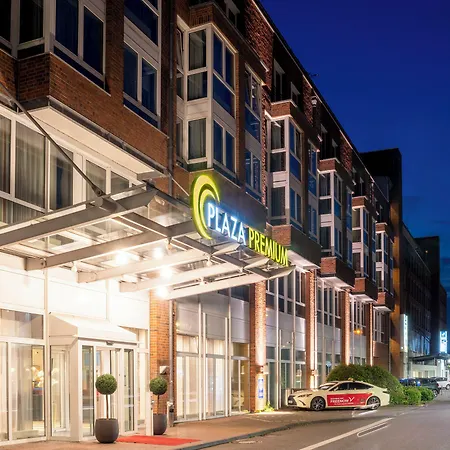 Plaza Premium 4*