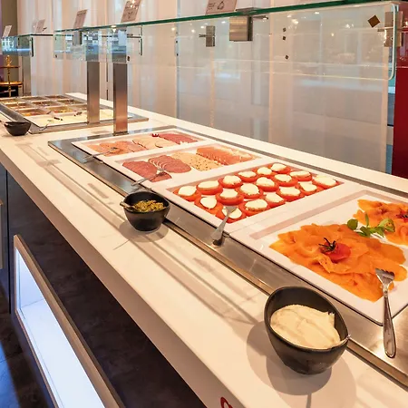 Plaza Premium 4* ケルン