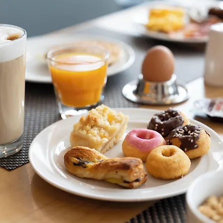 Plaza Premium 4* Köln