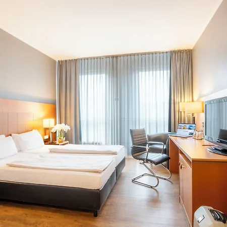 Plaza Premium 4*