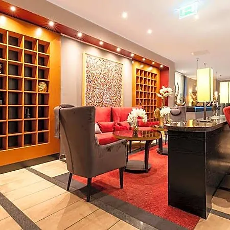 Plaza Premium Hotel 4*