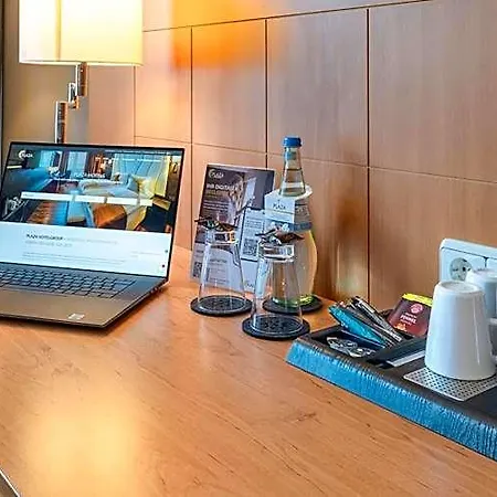 Hotel Plaza Premium 4*
