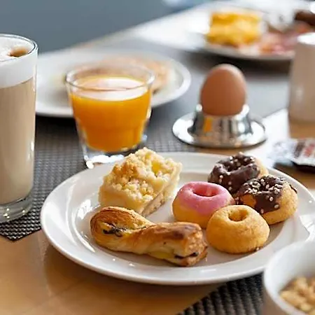 Hotel Plaza Premium 4*