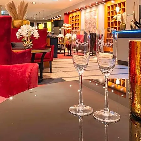 Plaza Premium Hotel 4*