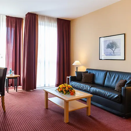 Plaza Premium 4* Köln
