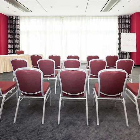 Plaza Premium 4* Köln