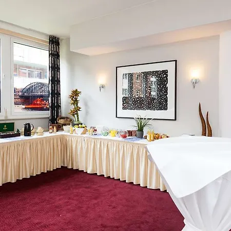 Plaza Premium Hotel