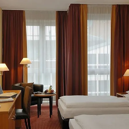 Plaza Premium Hotell 4*