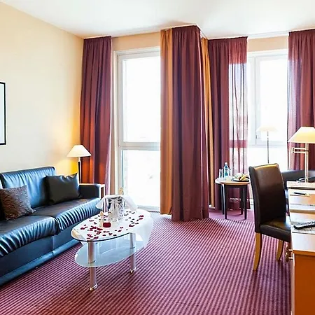 Plaza Premium 4* Köln