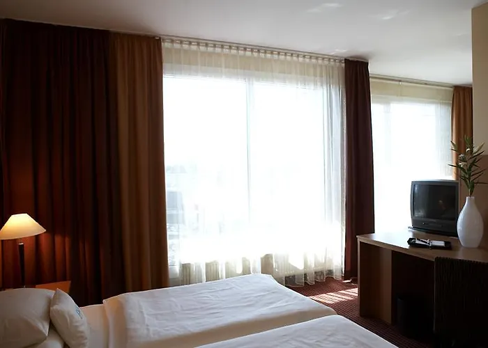 Hotel Plaza Premium 4*