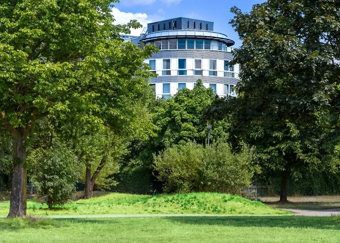 Hotel Plaza Premium 4*