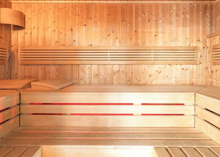 Plaza Premium Hotel 4*