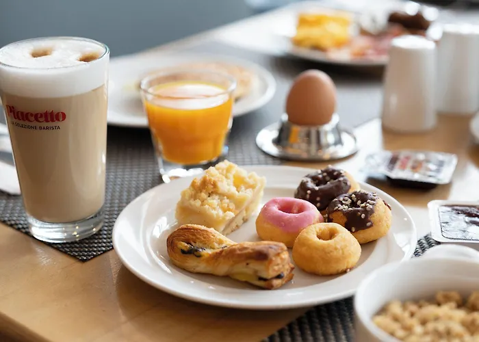 Plaza Premium 4* Cologne