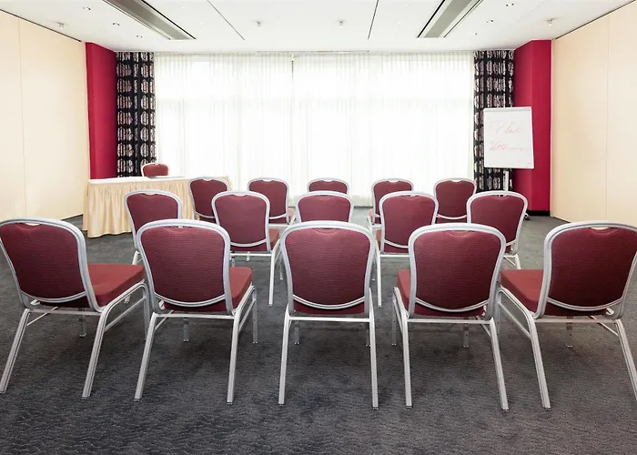 Plaza Premium 4* Cologne