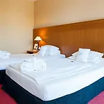 Plaza Premium 4* Colonia
