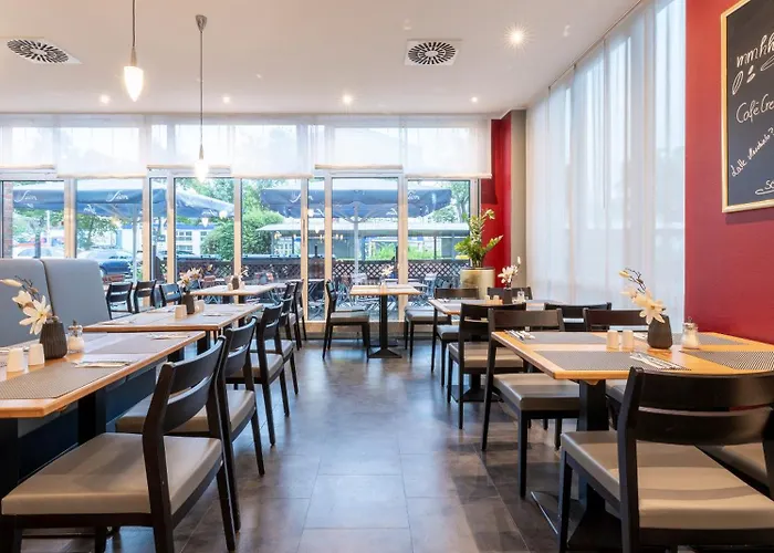 Plaza Premium فندق