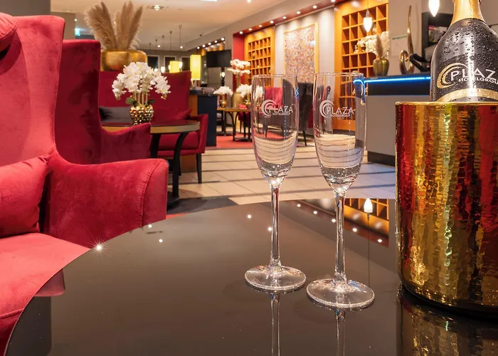 Plaza Premium فندق