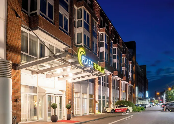 Plaza Premium 4*