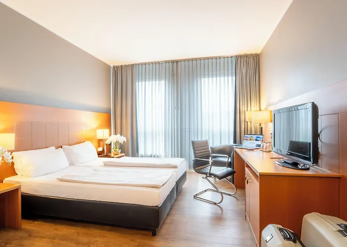 Plaza Premium 4*